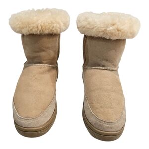 Ugg Women's Ultra Short Boot in Tan Size 6